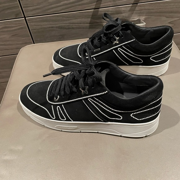 Black suede sneakers with tiny pearl details - Picture 2 of 9